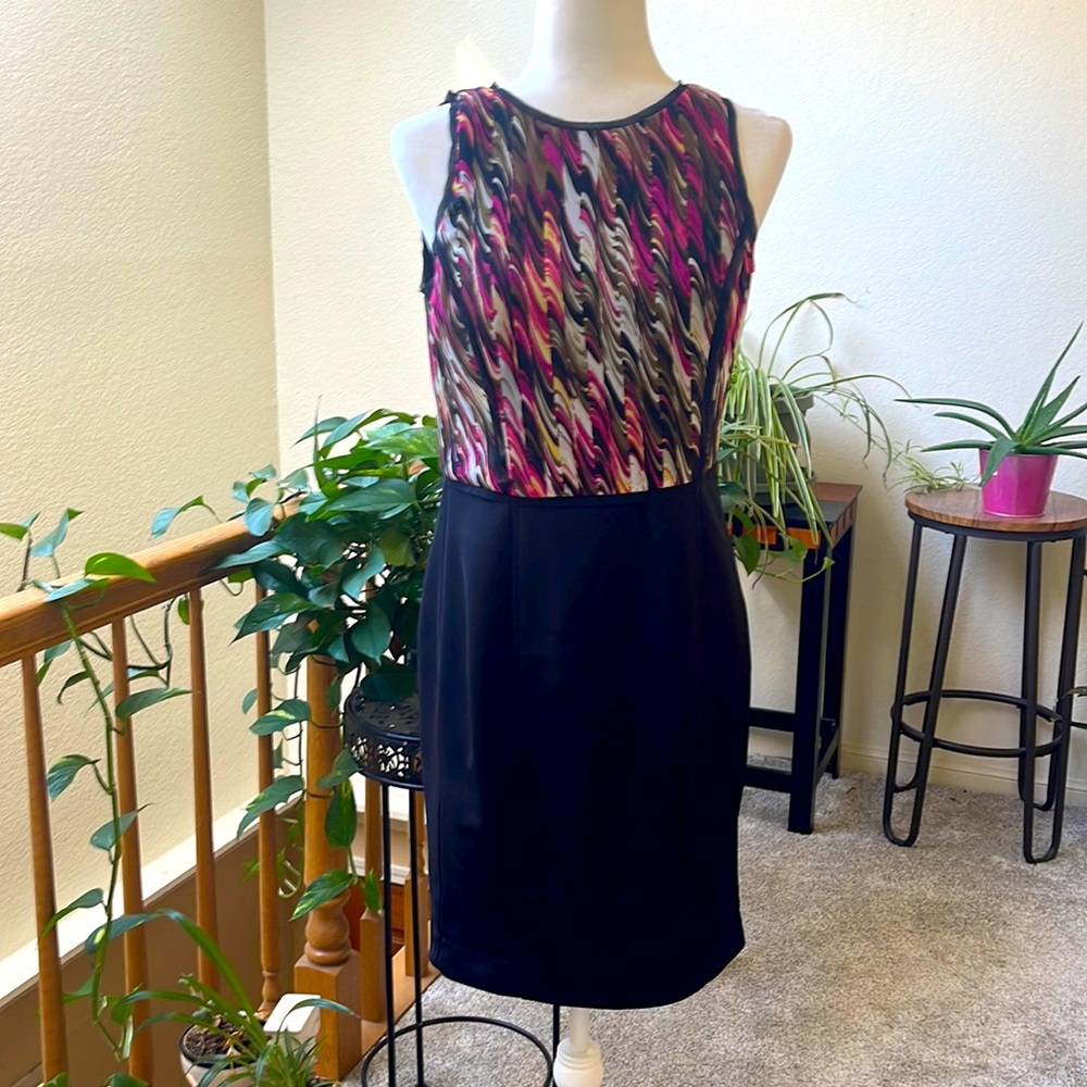 Maggie London sleeveless mini dress for color block design